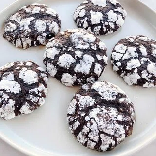 Peppermint Chocolate Crinkle Cookies