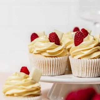 White Chocolate Raspberry Cupcakes