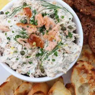 Easy Smoked Salmon Dip (Ready in 10 Minutes!)