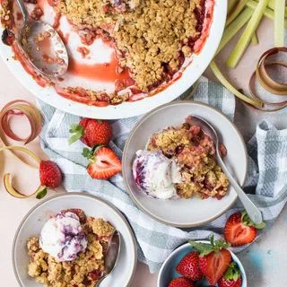 Strawberry Rhubarb Crumble