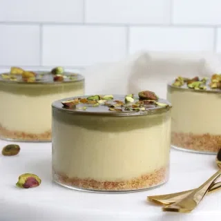 No-Bake Vegan Pistachio Cheesecake Cups