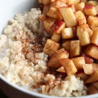 Easy Apple Cinnamon Oatmeal