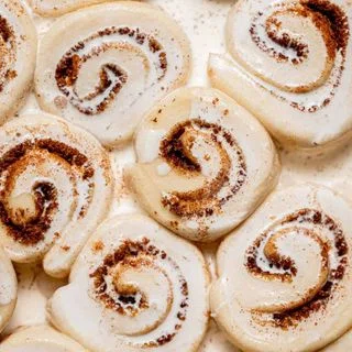 Mini Cinnamon Rolls with Heavy Cream