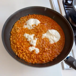 Roasted Red Pepper Gochujang Pasta