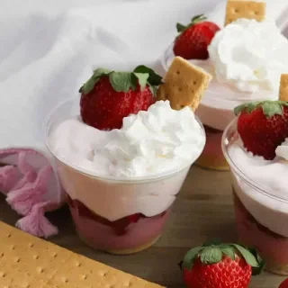 Strawberry Pudding Parfaits