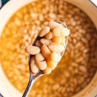 Simple Stovetop Great Northern Beans