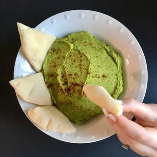 Homemade Spinach Hummus Without Tahini
