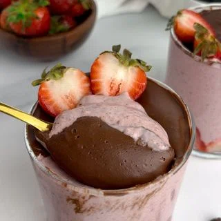 Chocolate Covered Strawberry Blended Overnight Oats