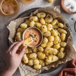 Tempura Fried Cheese Curds With Sriracha Mayo