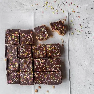 Crispy Chocolate Peanut Butter Bars [Vegan, Healthy, + No-Bake!]