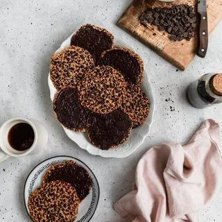 Sesame Lace Cookies With Dark Chocolate