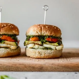 Halloumi Sandwiches With Veggies & Herb Sauce