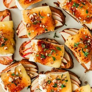 10-Minute Brûléed Apple and Brie Crostini