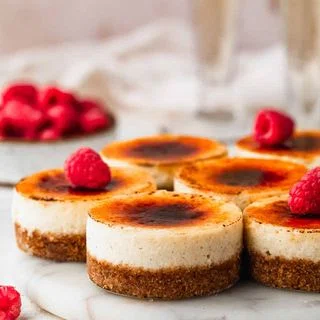 The Best Mini Crème Brûlée Cheesecakes