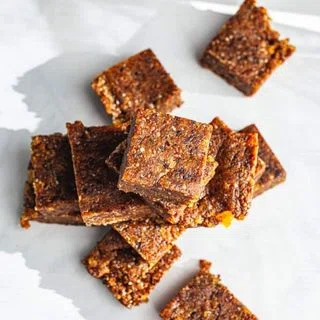 Apricot Almond Snack Bars (No-Bake & Healthy!)
