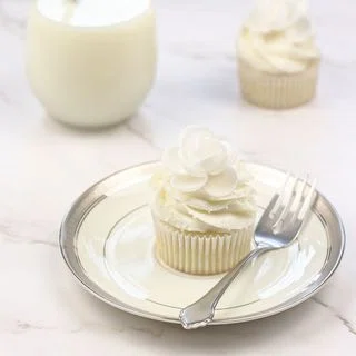 White Wedding Cake Cupcakes
