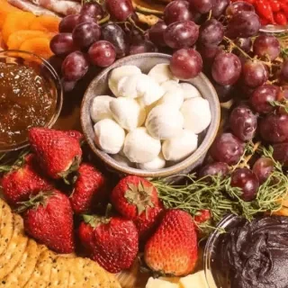 Easy Charcuterie Board