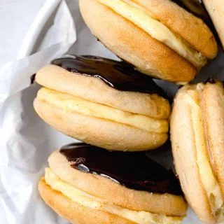 Boston Cream Whoopie Pies