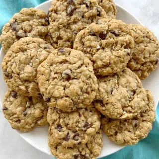 Vegan Oatmeal Chocolate Chip Cookies