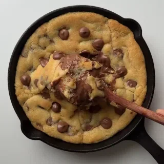 Nutella Stuffed Scoopable Chocolate Chip Cookie Pie