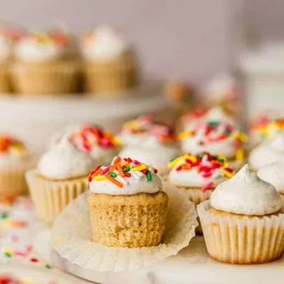 Easy Mini Vanilla Cupcakes
