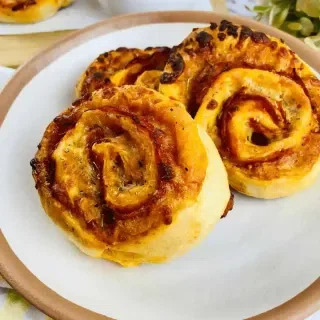 Pepperoni Pizza Roll-Ups