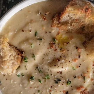 Brown Butter Creamy Cauliflower Soup