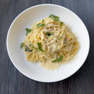 One Pot Cheesy Spaghetti