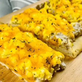 School Breakfast Pizza (with Sausage Gravy)