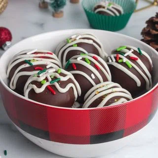 Healthy Gingerbread Cookie Truffles