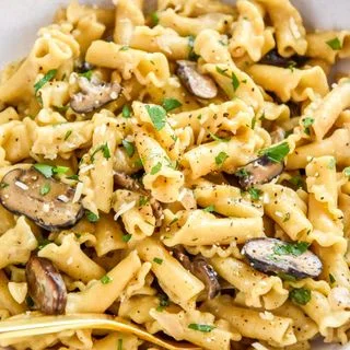 One Pot Creamy Mushroom Pasta