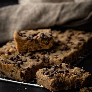 Vegan Chocolate Chip Peanut Butter Bars