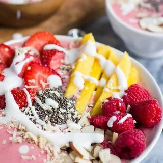 Tropical Berry Smoothie Bowl