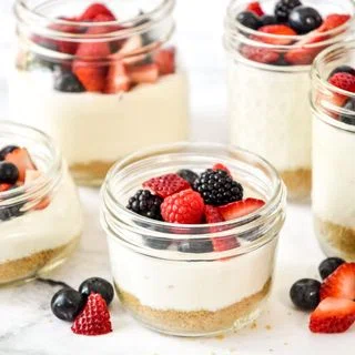 No-Bake Cheesecake Greek Yogurt Cups