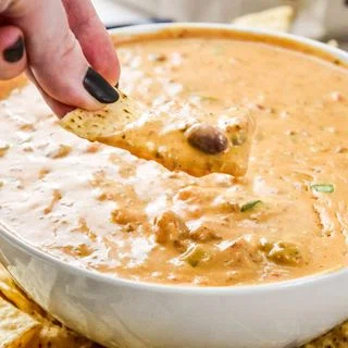 4-Ingredient Chili Cheese Dip