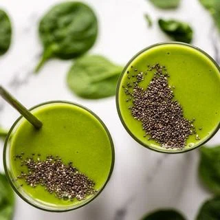Spinach Banana Smoothie (Easy Green Smoothie Recipe)
