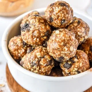 No-Bake Oatmeal Raisin Cookie Balls
