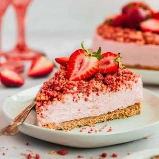 No-Bake Strawberry Crunch Cheesecake
