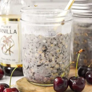 Cherry Vanilla Overnight Oats
