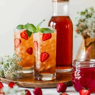 Refreshing Strawberry Iced Tea