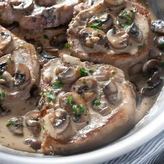 Pork Chops with Creamy Mushroom Sauce
