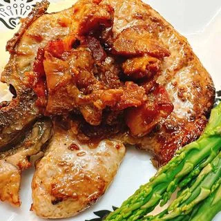 Pork Chops with Apples and Bacon