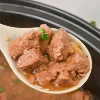 Slow Cooker Beef Tips and Gravy