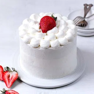 White Cake with Strawberries and Mascarpone Frosting