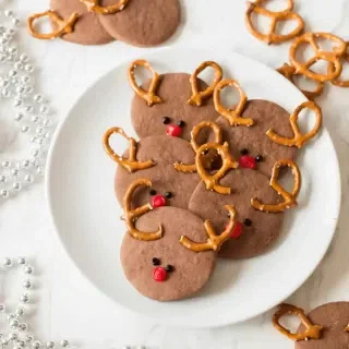 Pretzel Reindeer Cookies