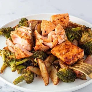 Salmon with Pesto Potatoes & Brokkoli