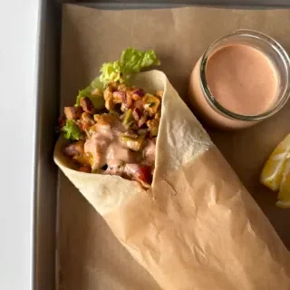 Chicken Wraps with Creamy Yogurt Sauce