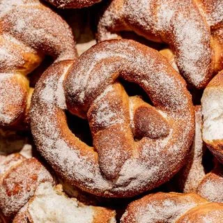 Soft Cinnamon Sugar Pretzels