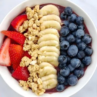 Vegan Acai Bowl (Easy Homemade)