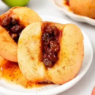 Baked Apples with Cinnamon and Raisins